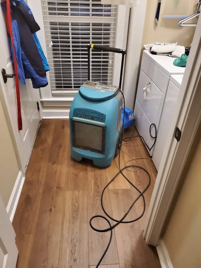 Commercial dehumidifier deployed for Crawl Space Restoration in Edmonds